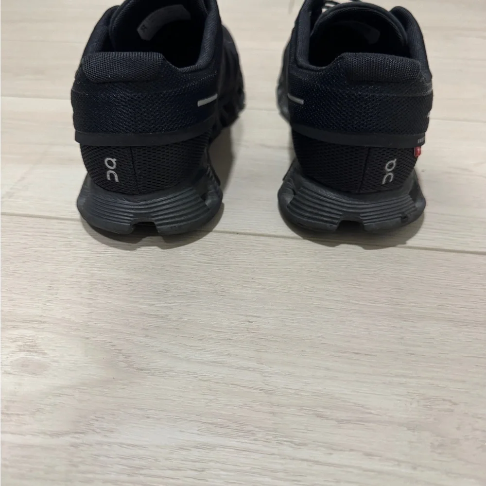 On Running Black Athletic Shoes - Picture 2 of 4